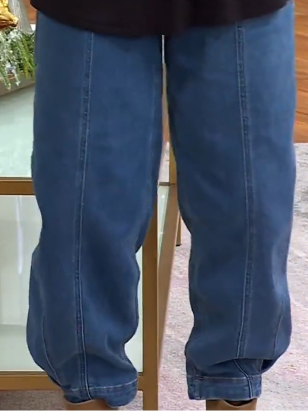 LOGO by Lori Goldstein Regular
Indigo WashSeamBarrel Leg
Jean
Medium Wash 10